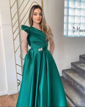 Load image into Gallery viewer, one shoulder green prom dresses with pocket 2022 satin cheap a line prom gowns 2021 vestido de longo