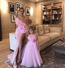 Load image into Gallery viewer, mother and daughter matching dresses 2020 pink elegant handmade flowers cheap prom gown(price for both dresses)