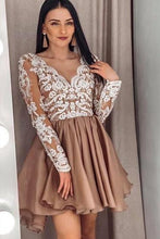 Load image into Gallery viewer, khaki prom dresses short lace applique v neck long sleeve cheap graduation dresses homecoming dresses