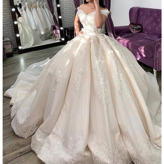 Elegant Ball Gown Wedding Dresses Luxury Lace Appliqued Off The Shoulder  Gowns