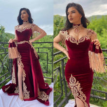 Load image into Gallery viewer, burgundy velvet prom dresses with detachable skirt Muslim Dubai vintage Lace Applique prom gown