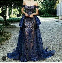 Load image into Gallery viewer, navy blue prom dresses long off the shoulder lace appliqué elegant modest prom gown with detachable train robe de soiree