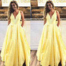 Load image into Gallery viewer, yellow prom dresses with pockets vestido de festa de Longo satin v neck elegant sleeveless prom gown